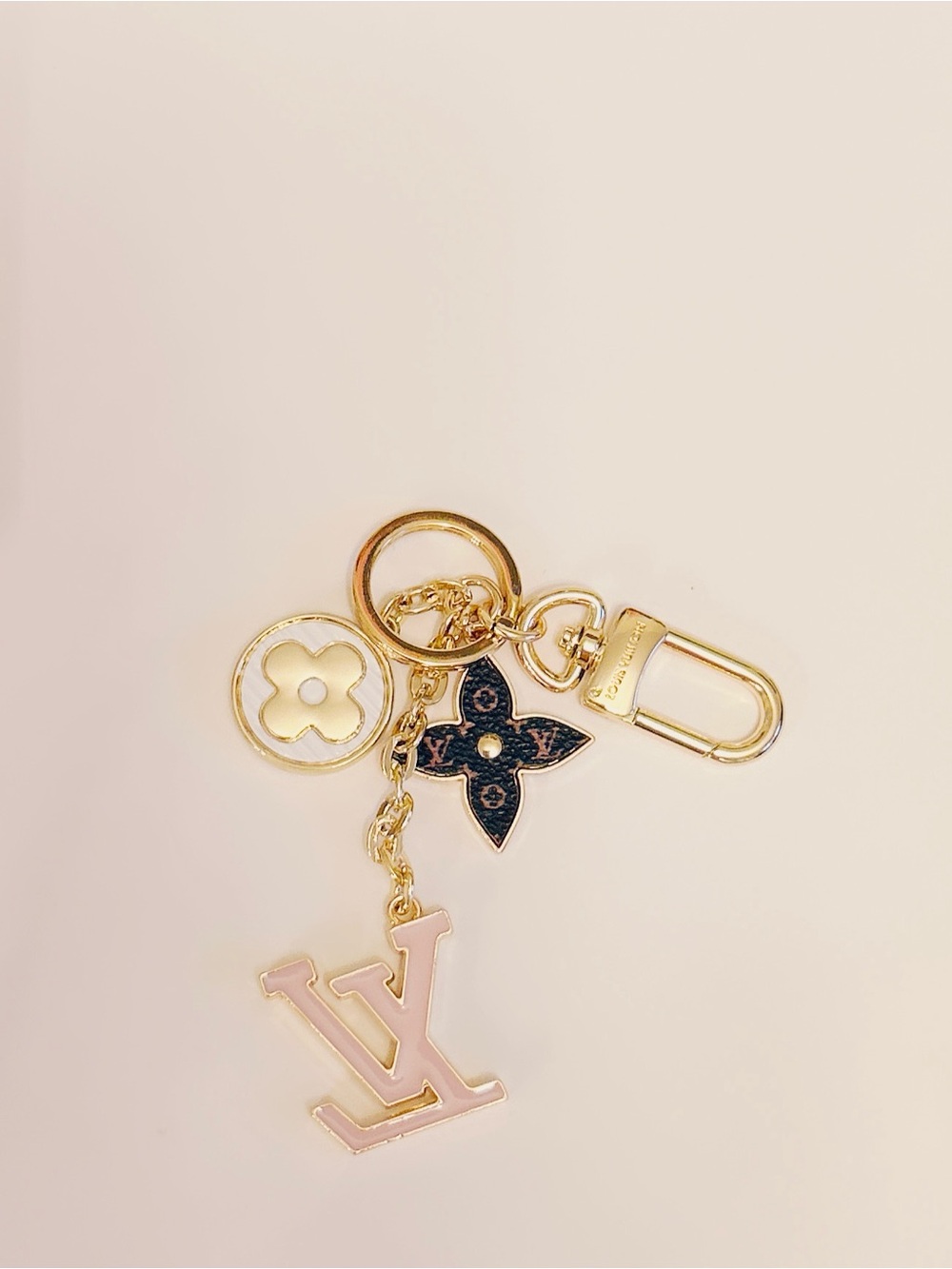 Louis Vuitton Spring Street Pink Enamel & Gold Bag Charm & Key Holder M01187 NEW - Picture 6 of 7